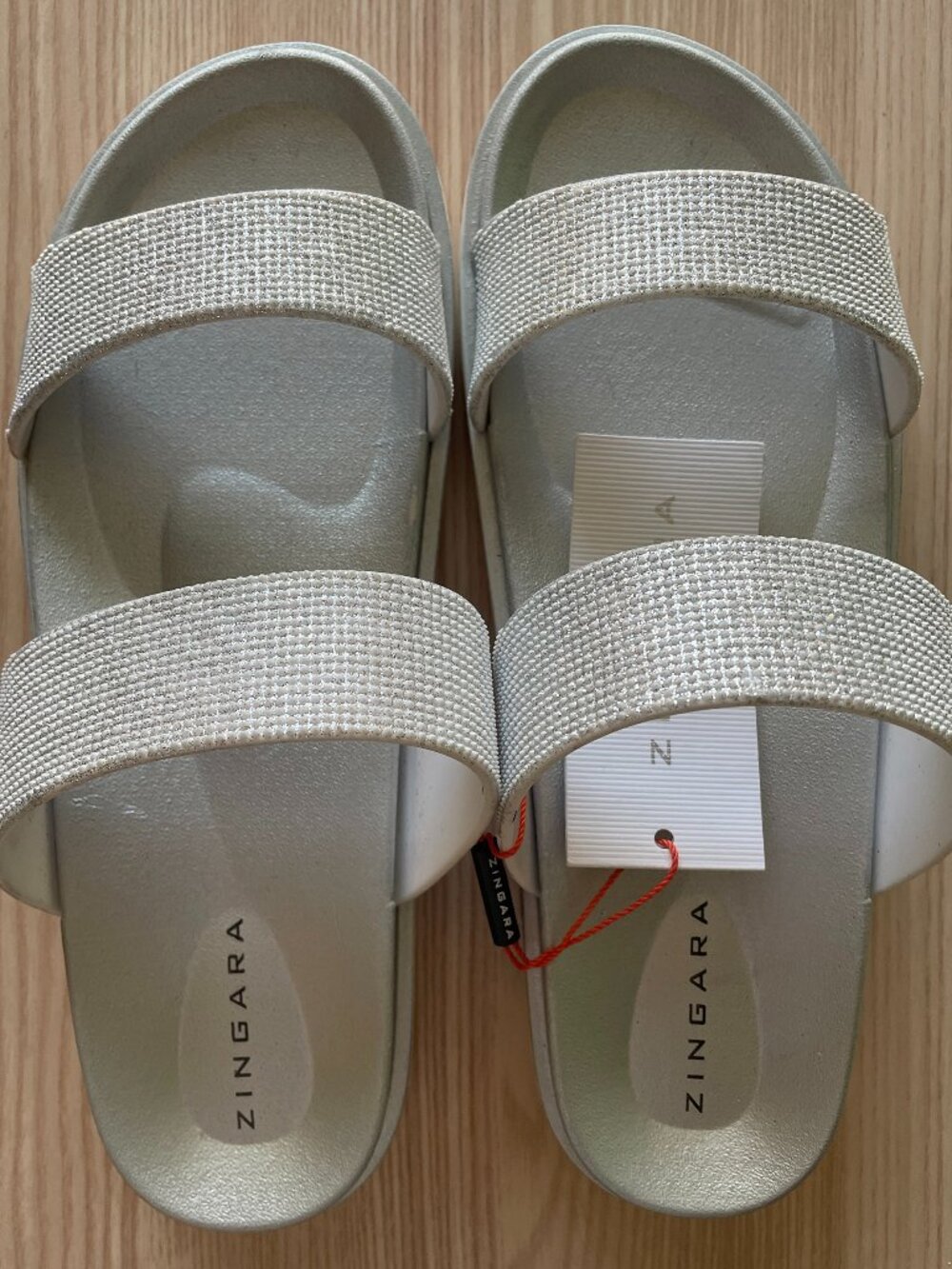 NWT Zingara Silver Shimmer Slide Sandals Size 8 / 38 MSRP $65 NEW